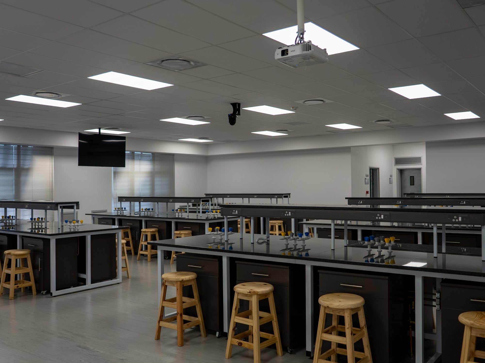 Open-plan layout of one of the three GIS and geology laboratories